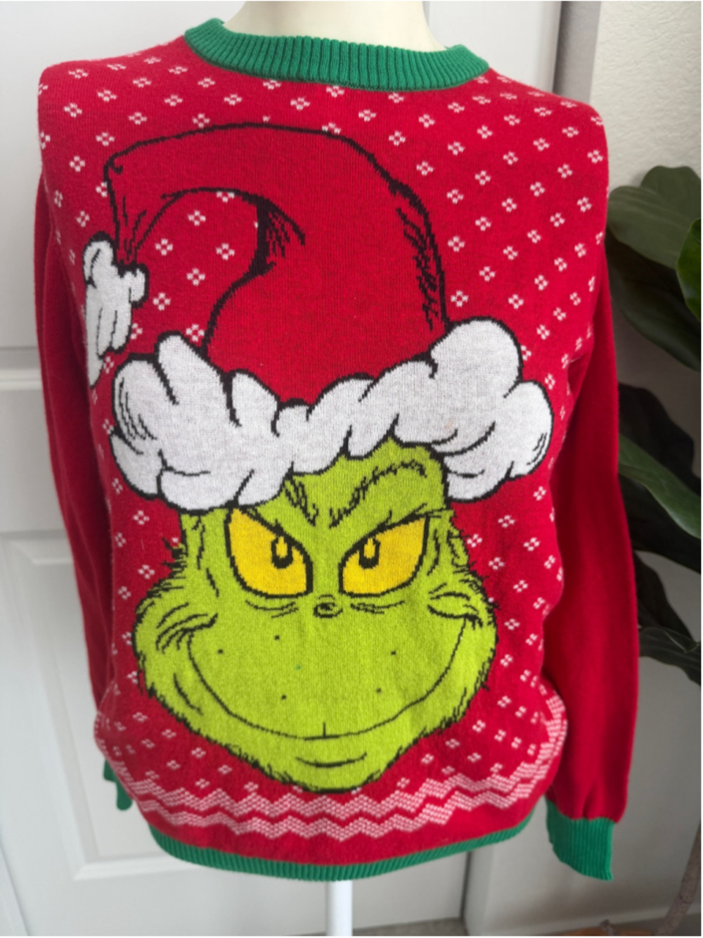 Dr. Seuss The Grinch Ugly Christmas Sweater Red Knit Holiday Crewneck Large